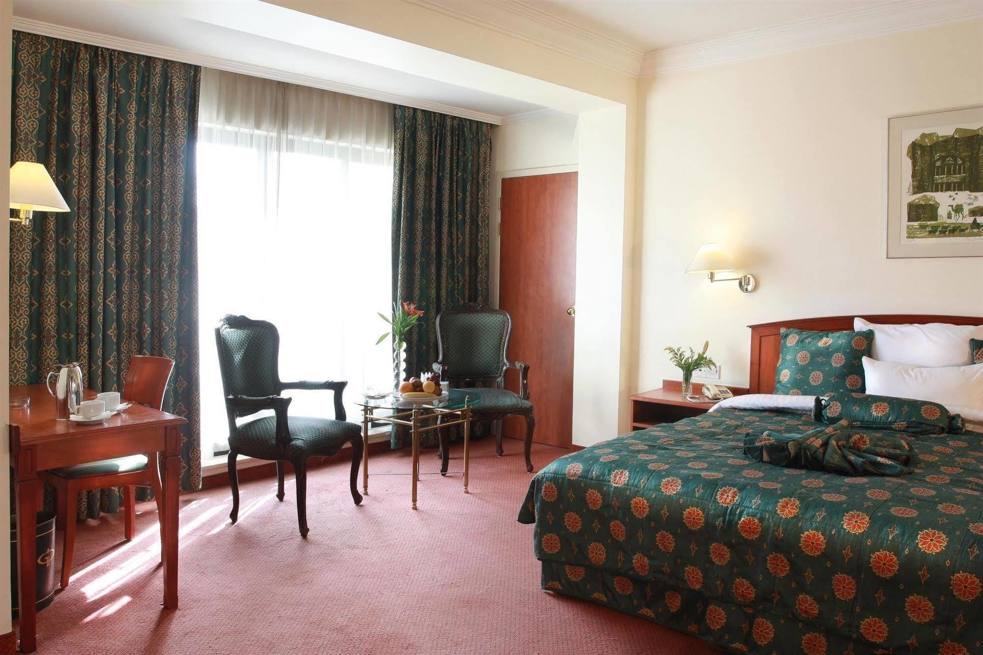 Grand Palace Hotel