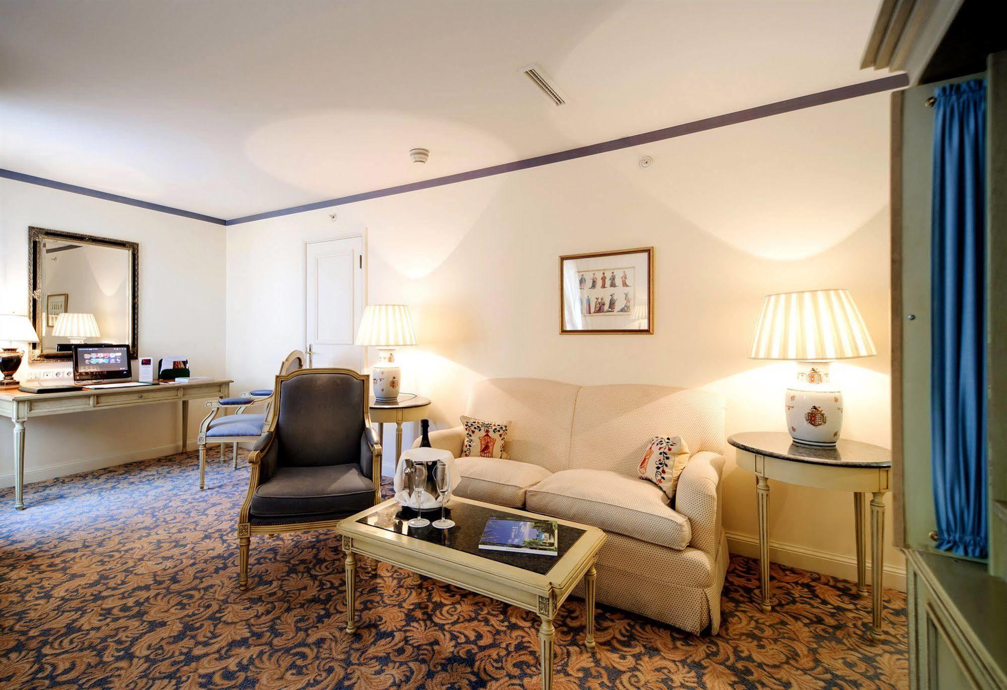 Grand Palace Hotel